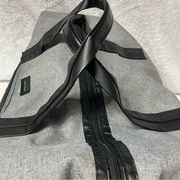 Calvin Klein Gray Black Weekender Duffle Bag Handles and Long Strap - Picture 13 of 14